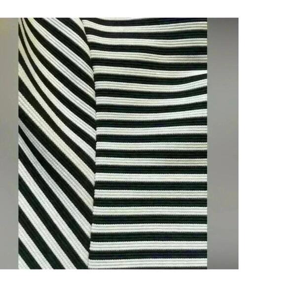 Guess, black/white striped, lined , halter top, size small, tank - Picture 5 of 8